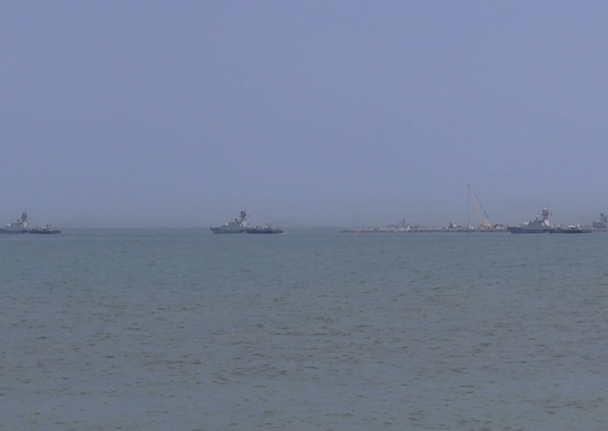 В акватории Каспийского моря прошла тренировка военно-морского парада ко Дню ВМФ России - «Минобороны»
