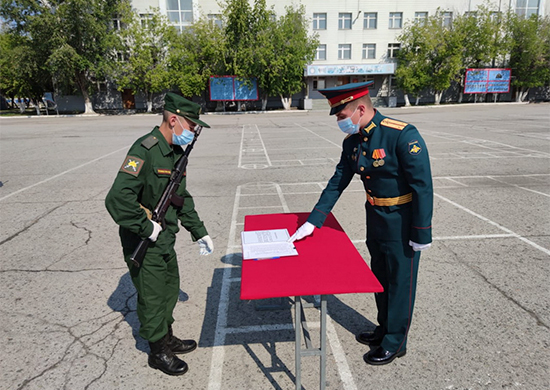 В железнодорожном соединении ЦВО состоялась торжественная церемония принятия новобранцами военной присяги - «Минобороны»