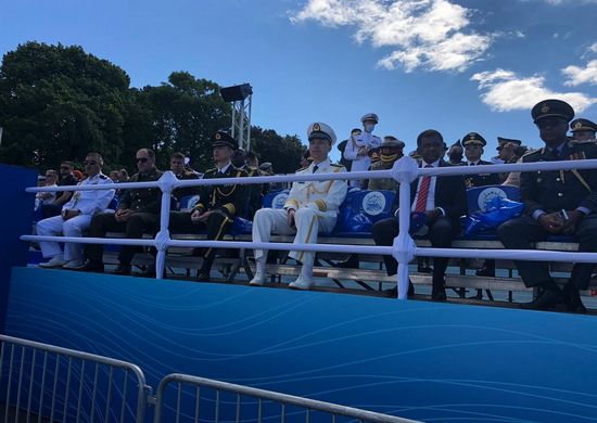 Военные атташе из более чем 30 иностранных государств посетили Главный военно-морской парад в Санкт-Петербурге - «Минобороны»