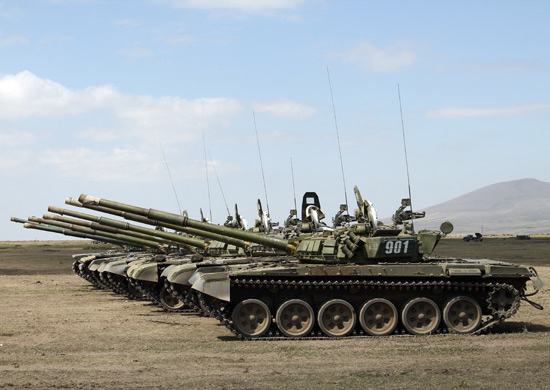 Экипажи современных танков Т-72Б3 российской военной базы в Абхазии провели дуэльные бои на полигоне в Адыгее - «Минобороны»