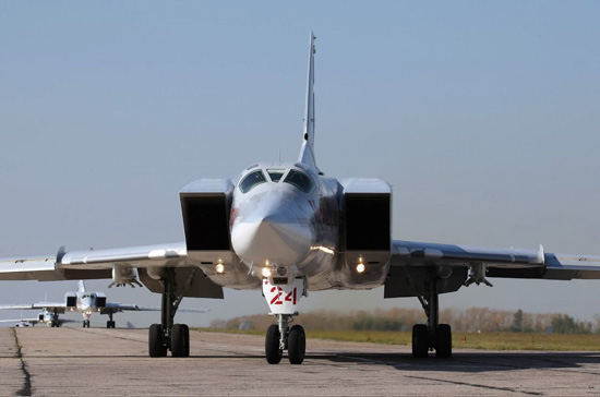 Экипажи Ту-22м3 в Сибири выполнили полеты при высоких температурах наружного воздуха - «Минобороны»