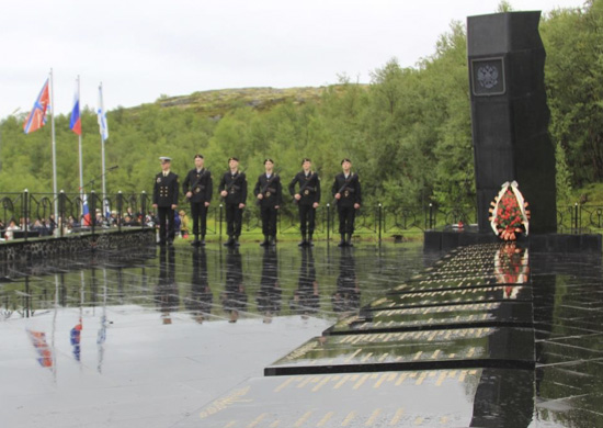 На Северном флоте отдадут дань памяти погибшему экипажу АПРК «Курск» - «Минобороны»
