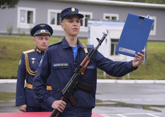 Новобранцы авиационного объединения ЦВО приняли военную присягу в Свердловской области - «Минобороны»