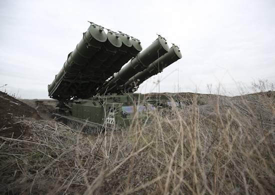 В Астраханской области расчеты уникальной зенитной ракетной системы С-300В4 уничтожили аэробаллистические цели условного противника - «Минобороны»