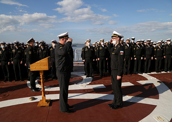 В девятом Арктическом походе Северного флота принимают участие девять молодых лейтенантов - «Минобороны»