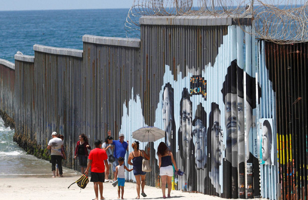 Верховный суд.США.разрешил продолжить строительство стены на.границе с.Мексикой&nbsp «Минобороны»