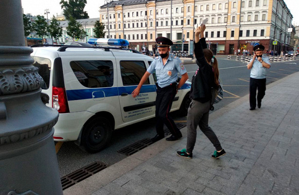 В.Москве и.Петербурге задержали участников пикетов в.поддержку арестованных челябинских нацболов&nbsp «МИД России»