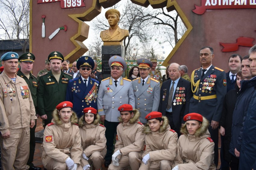 Российские военнослужащие почтили память воинов-интернационалистов в Таджикистане - «Минобороны»