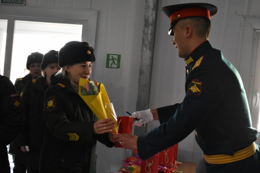 На российской военной базе в Таджикистане прошло торжественное мероприятие, посвященное Международному женскому дню - «Минобороны»